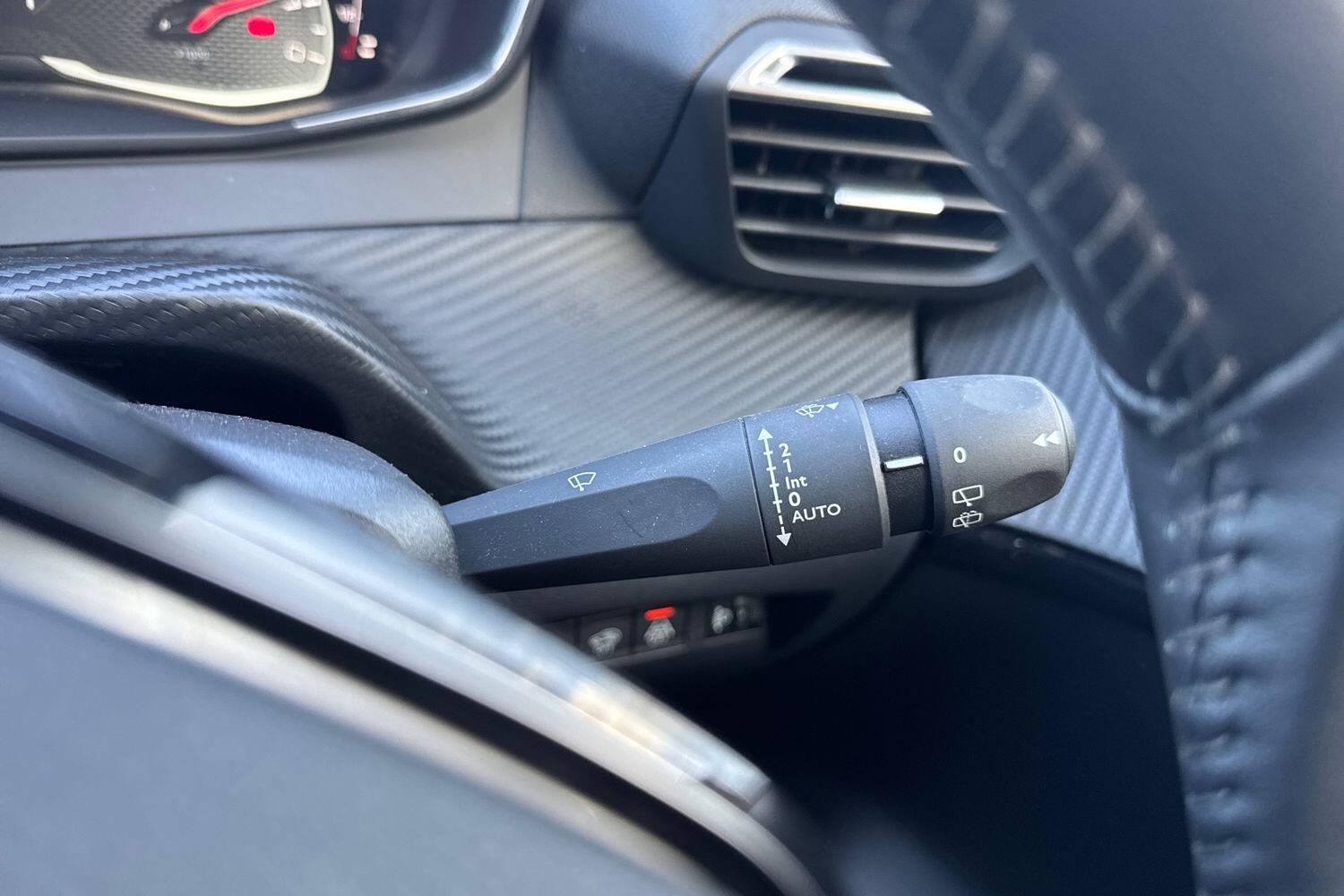 PEUGEOT 208 LOW MILES CARPLAY 1 OWNER 11,670 X 39 X 1 PEUGEOT 208...